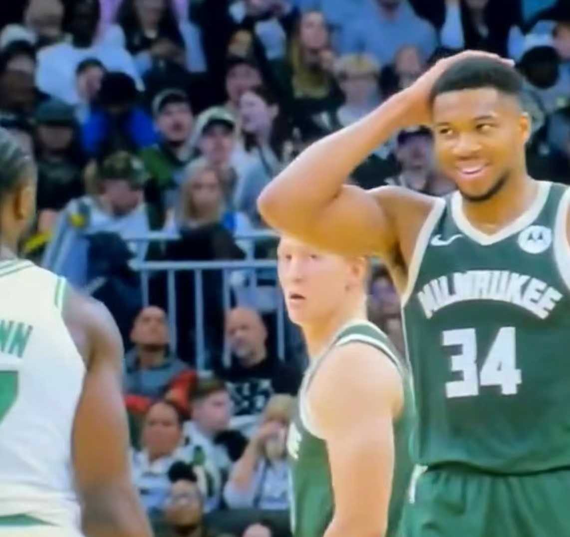 美国男篮强势雄鹿B队，欧文关键制胜