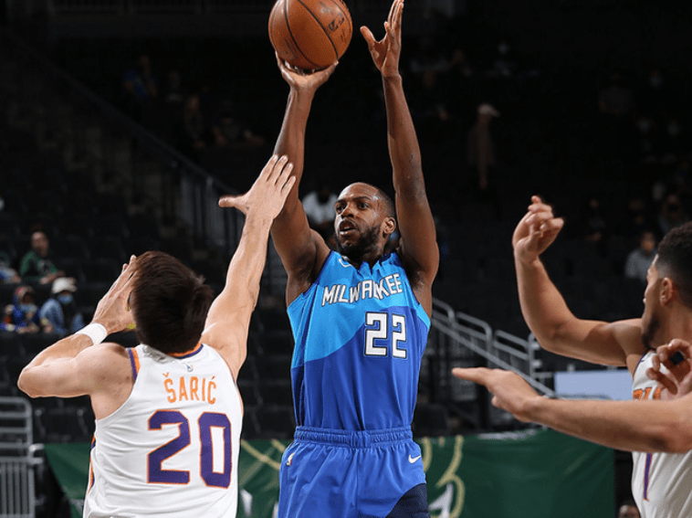 天津队力克雄鹿，布克惊艳四座的简单介绍