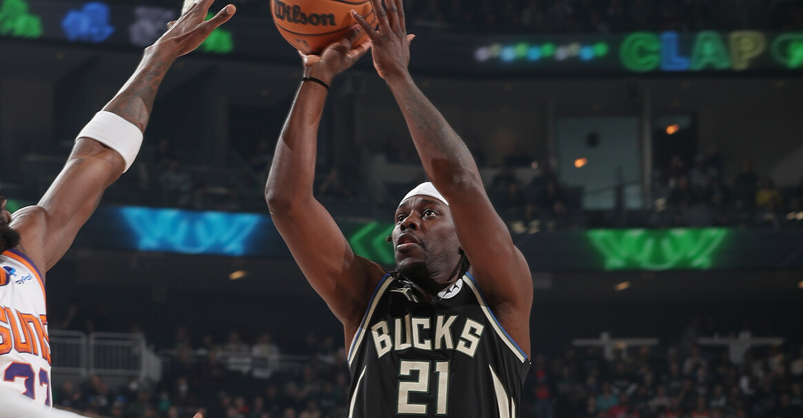 天津队力克雄鹿，布克惊艳四座的简单介绍