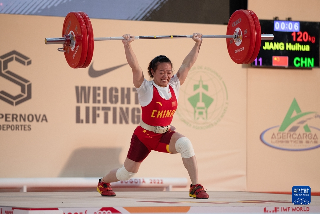 关于举重选手全力抗衡，成功摘金斩银的信息