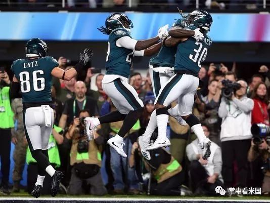 包含橄榄球项目法国队成功击败对手斩获冠军的词条