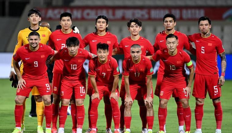 热门足球新闻突发！双方球队计划全面升级球员阵容的简单介绍