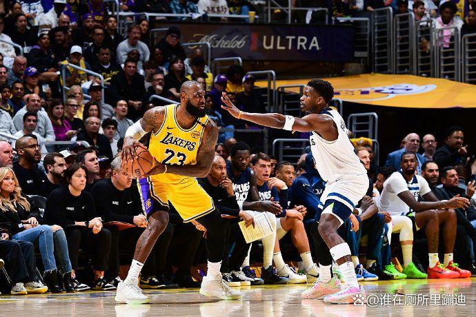 关于关键时刻！球员聚精会神准确投篮，扳平比分的信息