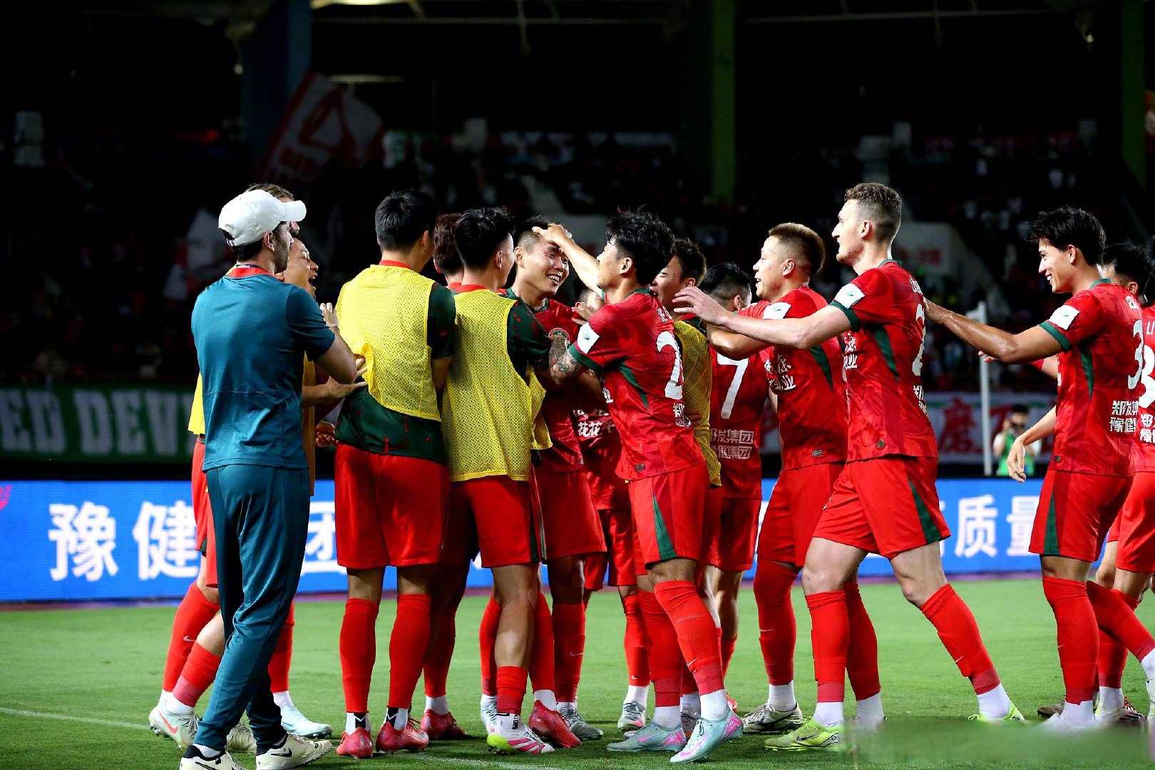 关于强队对决，激烈角逐让球迷热血沸腾的信息