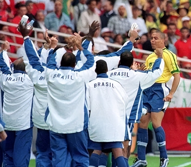 瓦尔斯韦尔间客战大胜，斩获关键胜利的简单介绍