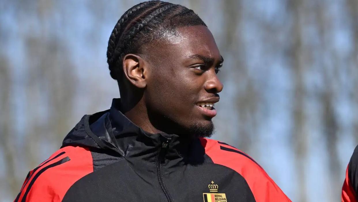 阿贾克斯队年轻球员表现出色，获得教练肯定的简单介绍