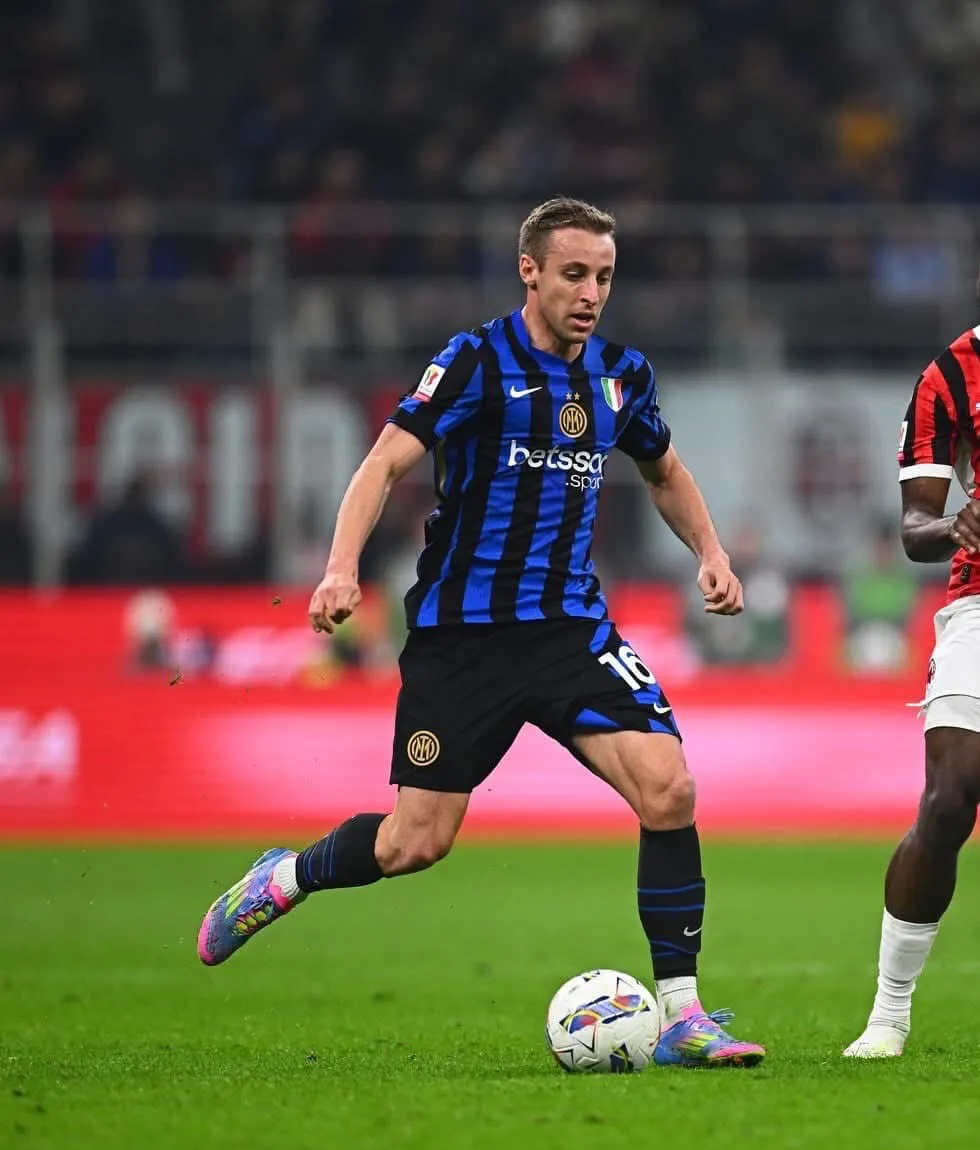 AC米兰客场不敌对手，扼杀反弹