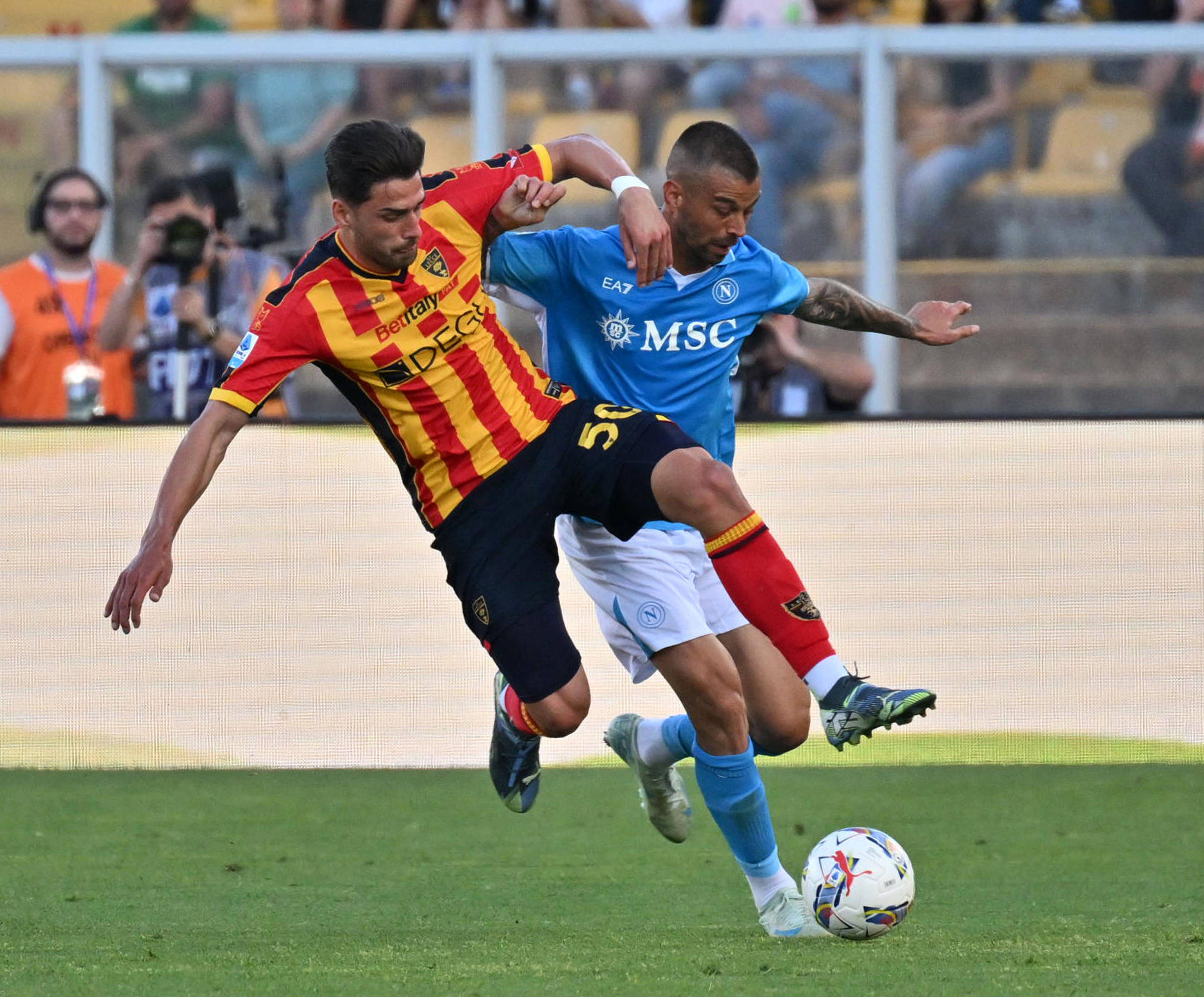 包含罗马将对阵佛罗伦萨，争夺联赛积分的词条