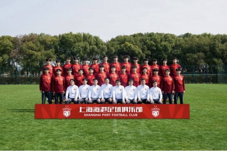 包含上海上港队引进外援提升实力的词条