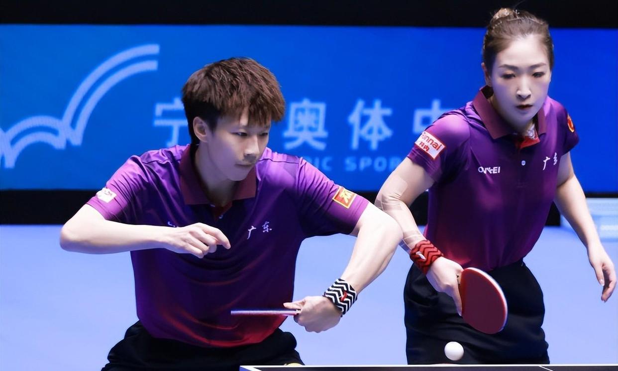 精彩瞬间频现，球员技术精湛！的简单介绍