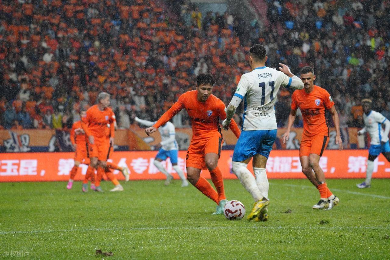 包含比拉尔新援状态低迷，球队或将调整战术的词条