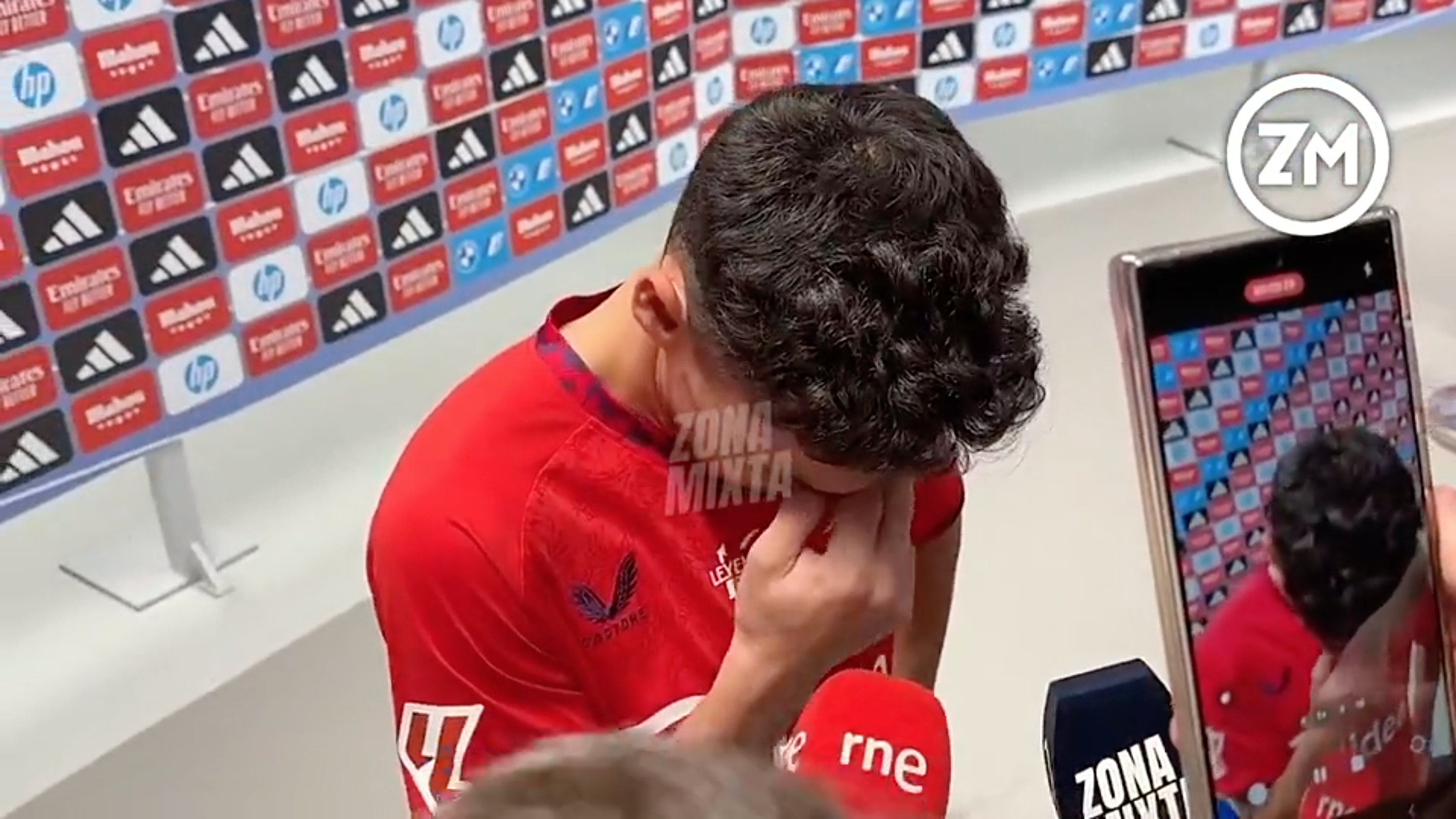 包含皇家马德里状态不佳，球迷呼唤重生的词条