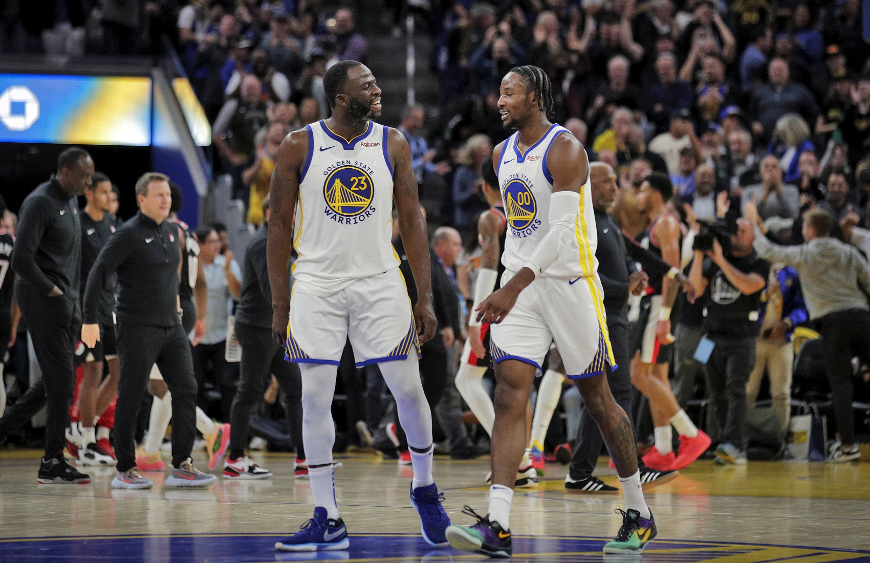 勇士主场大胜篮网，领跑西部