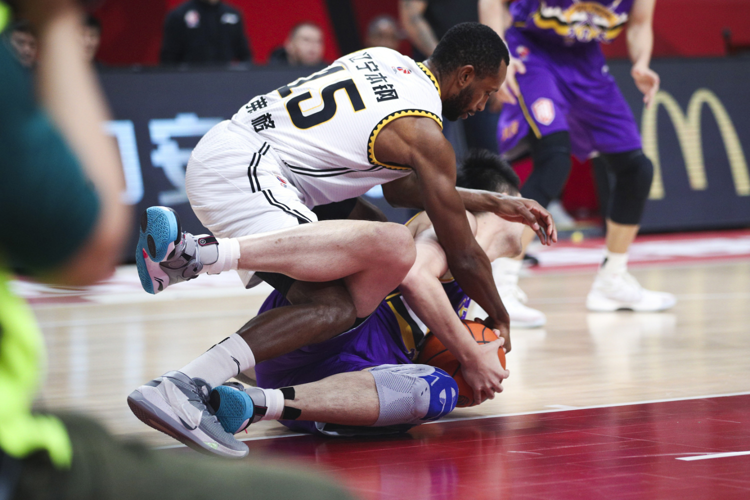 波兰男篮碾压勇士B队，戈贝尔送出助攻