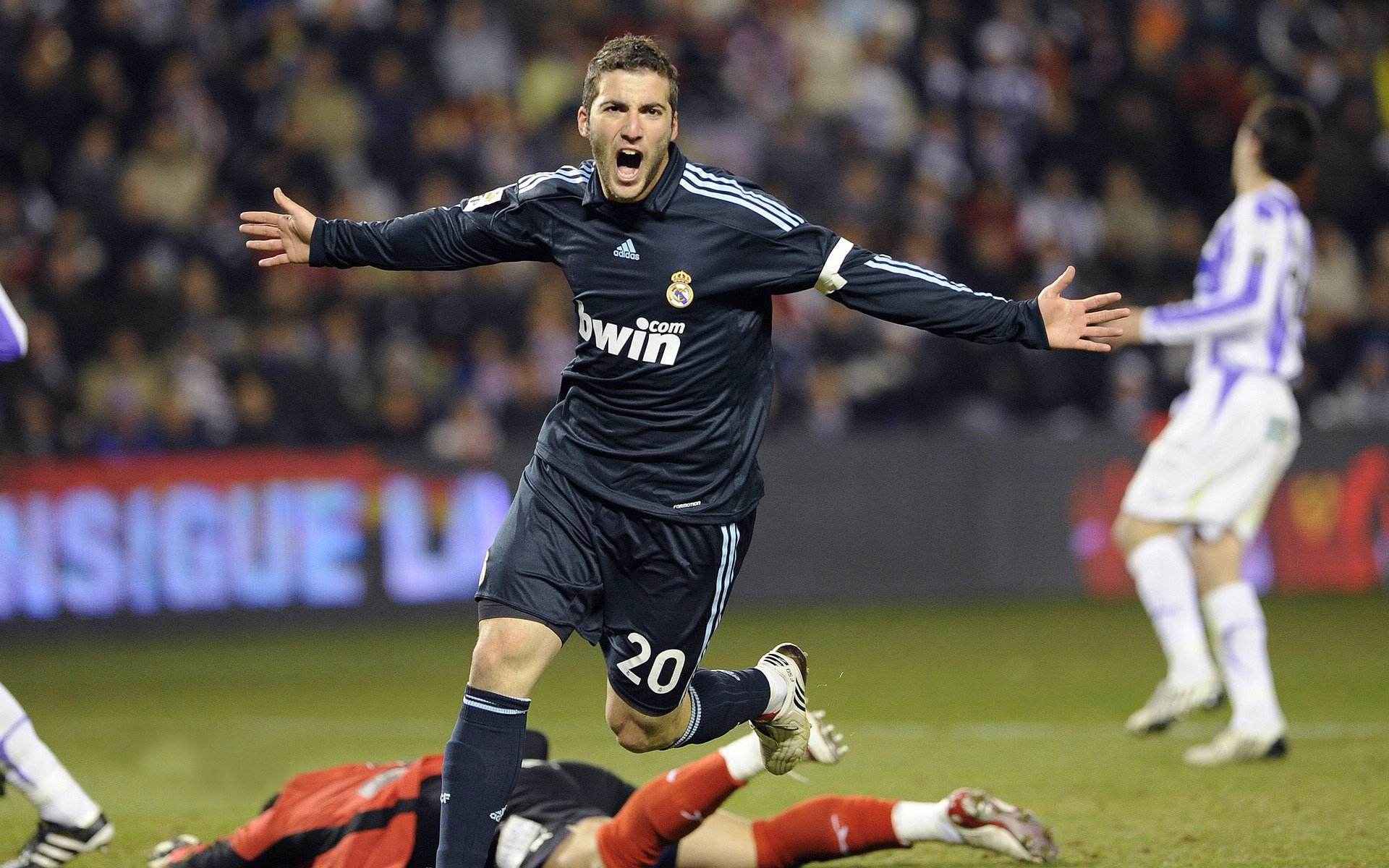 英超争冠之夜，拉文关键时刻站出来，诠释何为真正的大场面先生