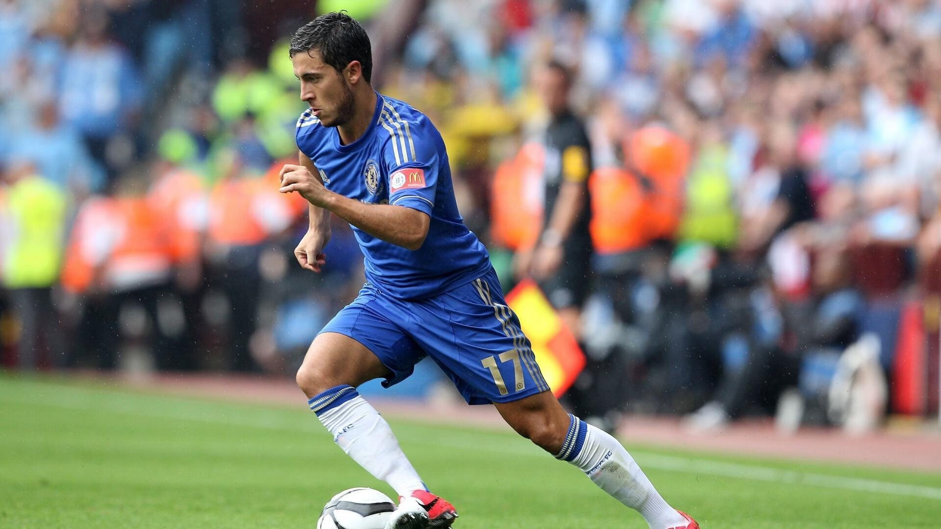 熊猫体育官方-西甲国家德比之夜，萨卡连续得分拉开差距，书写新传奇